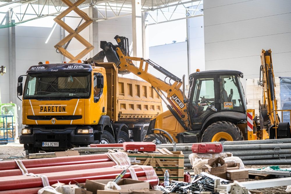 Transport kruszyw wywrotka prace ziemne niwelacja terenu wywóz dolomit