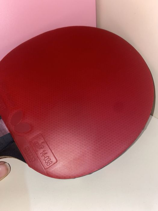 Продам тенісну ракетку  Butterfly Timo bool ruby