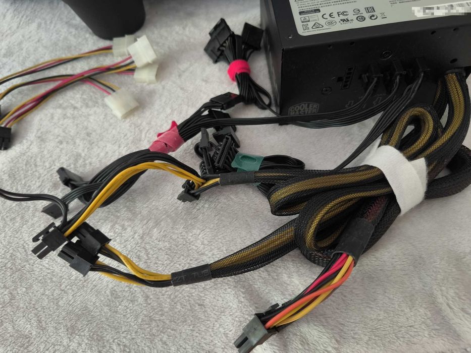 Wydajny zasilacz CoolerMaster 650W, 80 Plus Gold SemiModular