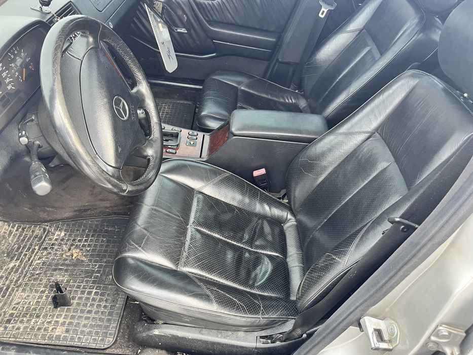 Mercedes w 202 2.8 автомат на гайки , болты , метизы .