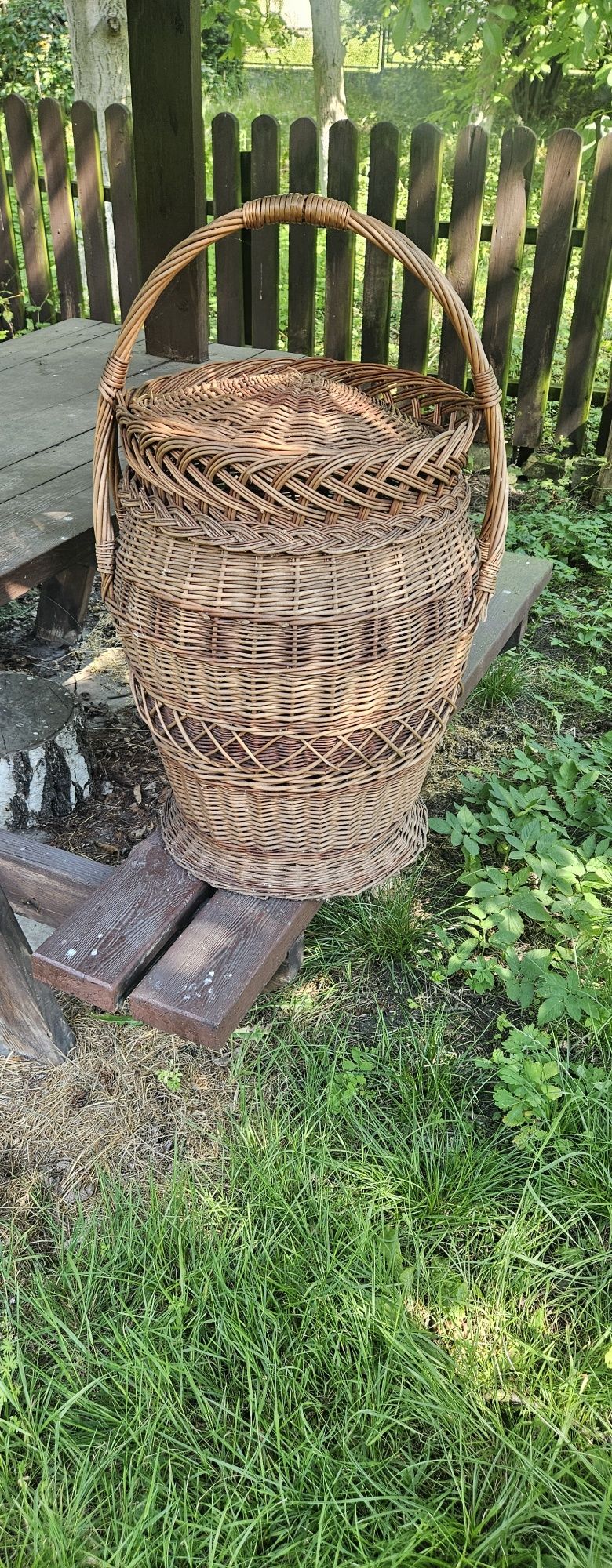 Kosz wiklinowy pokrywą