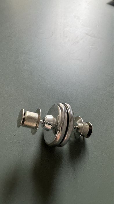 Przycisk magnetyczny do zasłon