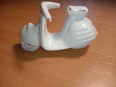 Статуэтка мотороллер