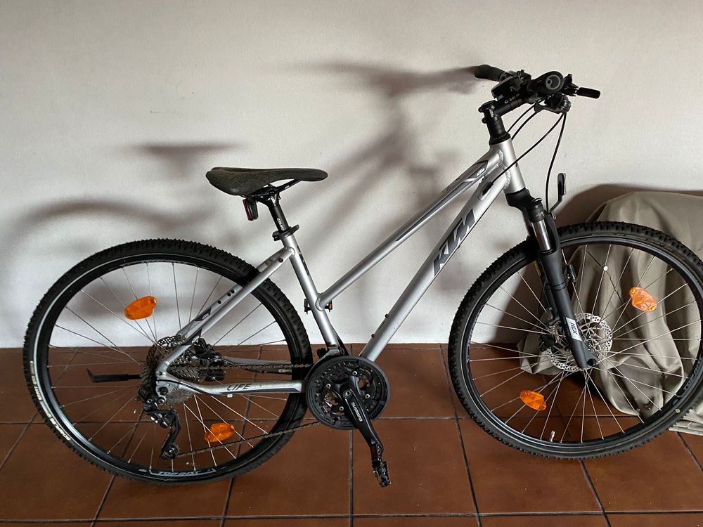 Bicicleta KTM com conta-quilómetros incluído