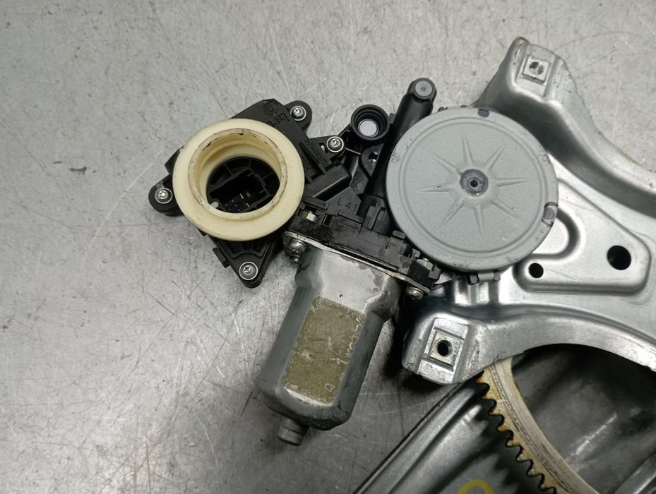 Elevador vidros trás direito TOYOTA Avensis Sedan (_T27_)