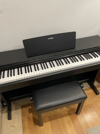 Piano Yamaha Arius