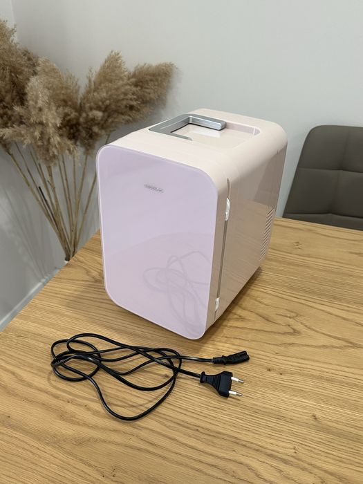 Новий міні холодильник для косметики