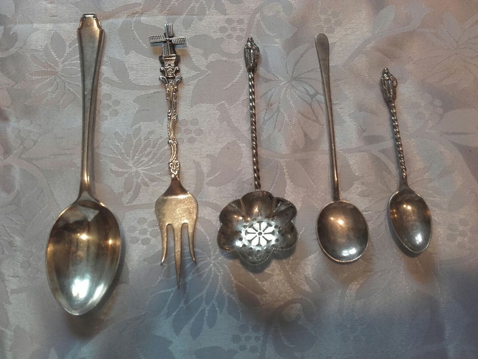 Stare łyżeczki kolekcjonerskie