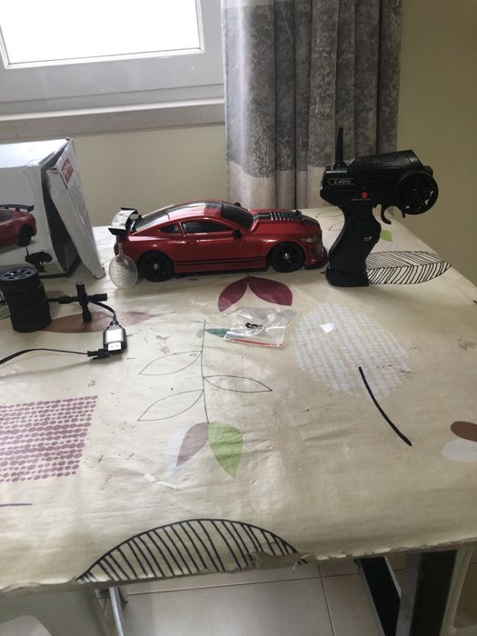 Carro telecomandado de drift escola 1:16 como novo 25km