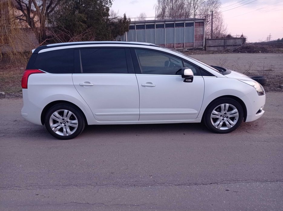Продам Пежо 5008 2л.HDI