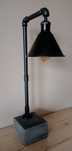 Lampa loft z betonu i metalu