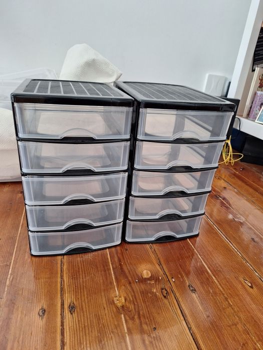 Caixas de plásticos com gavetas