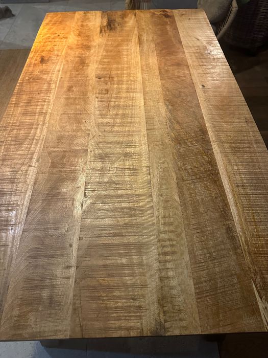 Stół z drewna mango