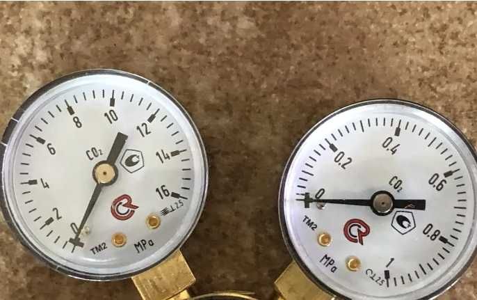 Редуктор высокого качества при низкой цене  УР-6-6 есть ЛАТУНЬ 670 грн