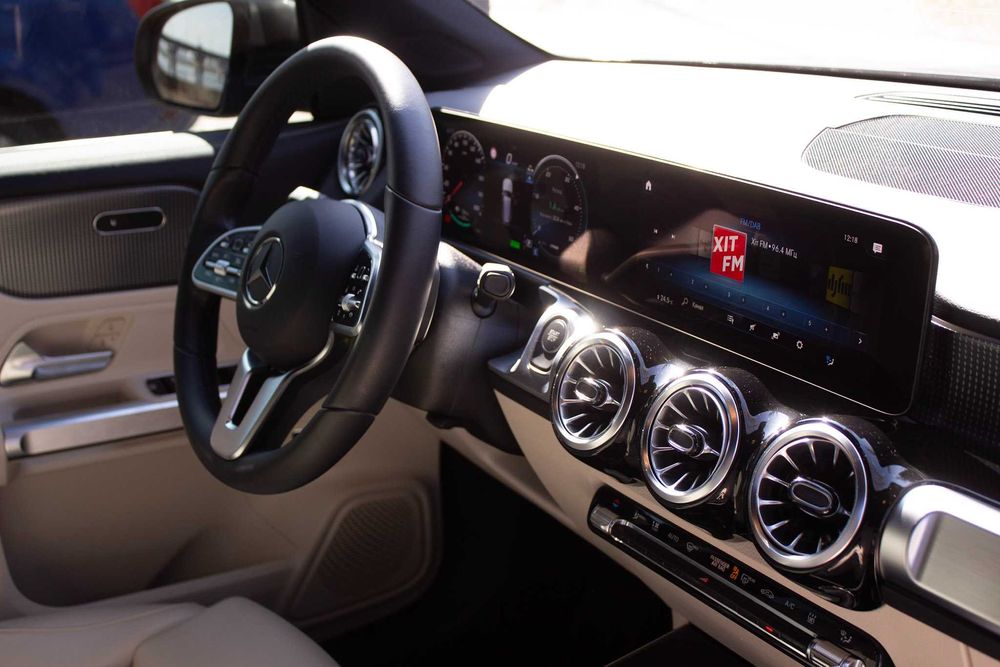 Прокат / Оренда Mercedes-Benz EQB 300