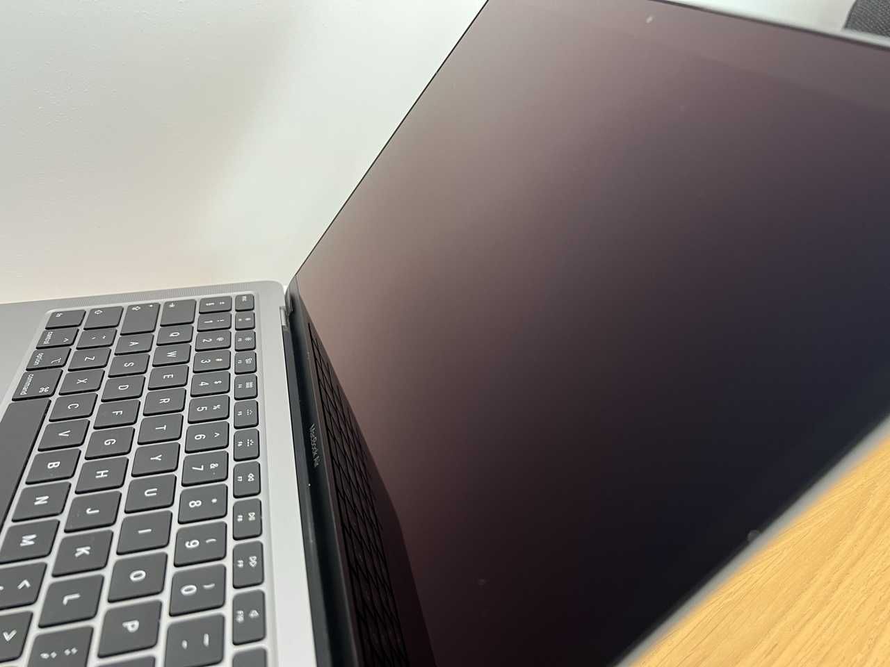 Apple MacBook Air 13" M1 2020 / 8GB RAM / 256GB SSD / Space Gray