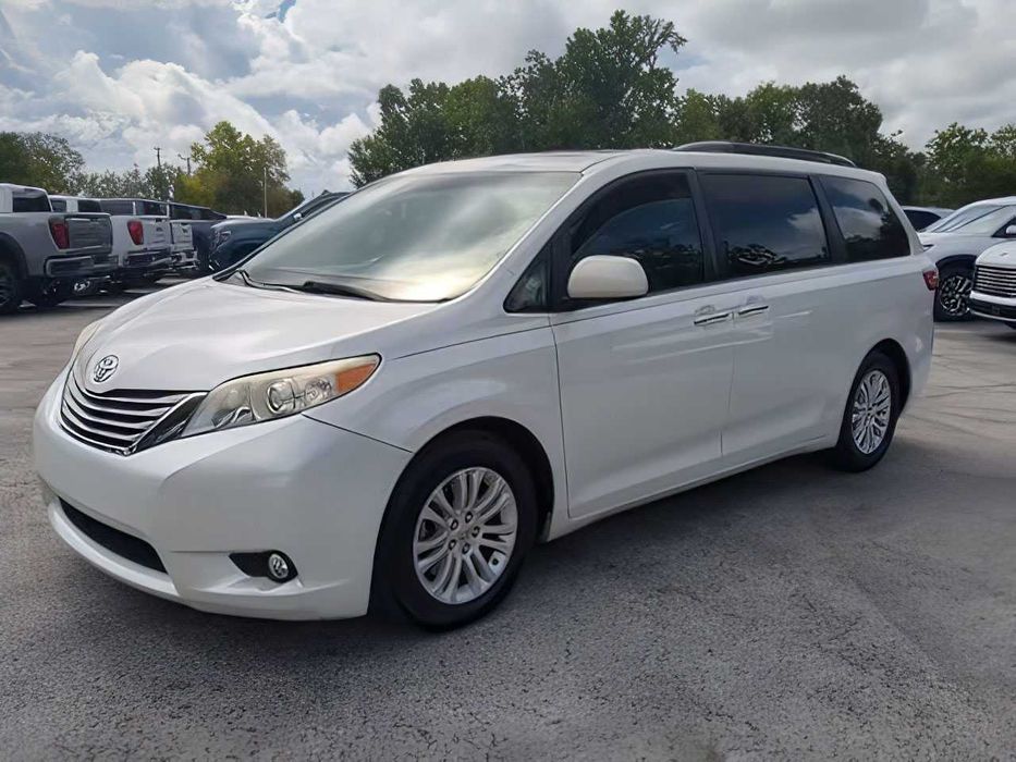 Toyota Sienna      2015