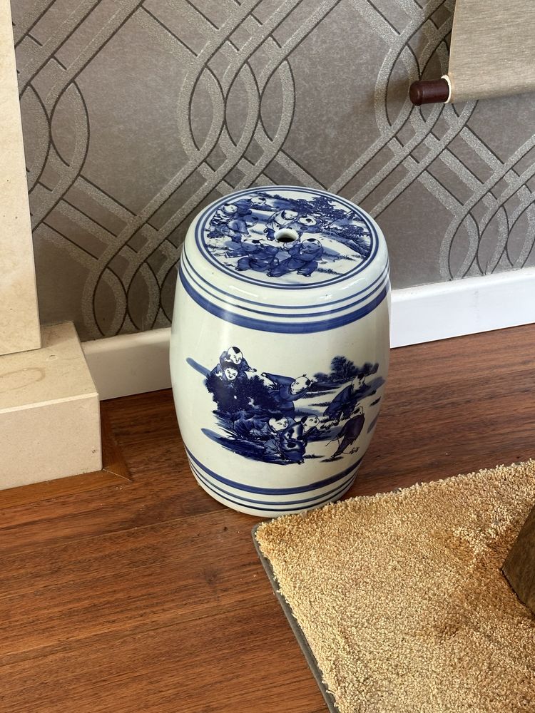 bancos de porcelana azul e branco (garden stools)