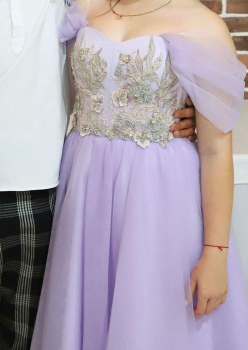 Випускне плаття кольору ніжної лаванди