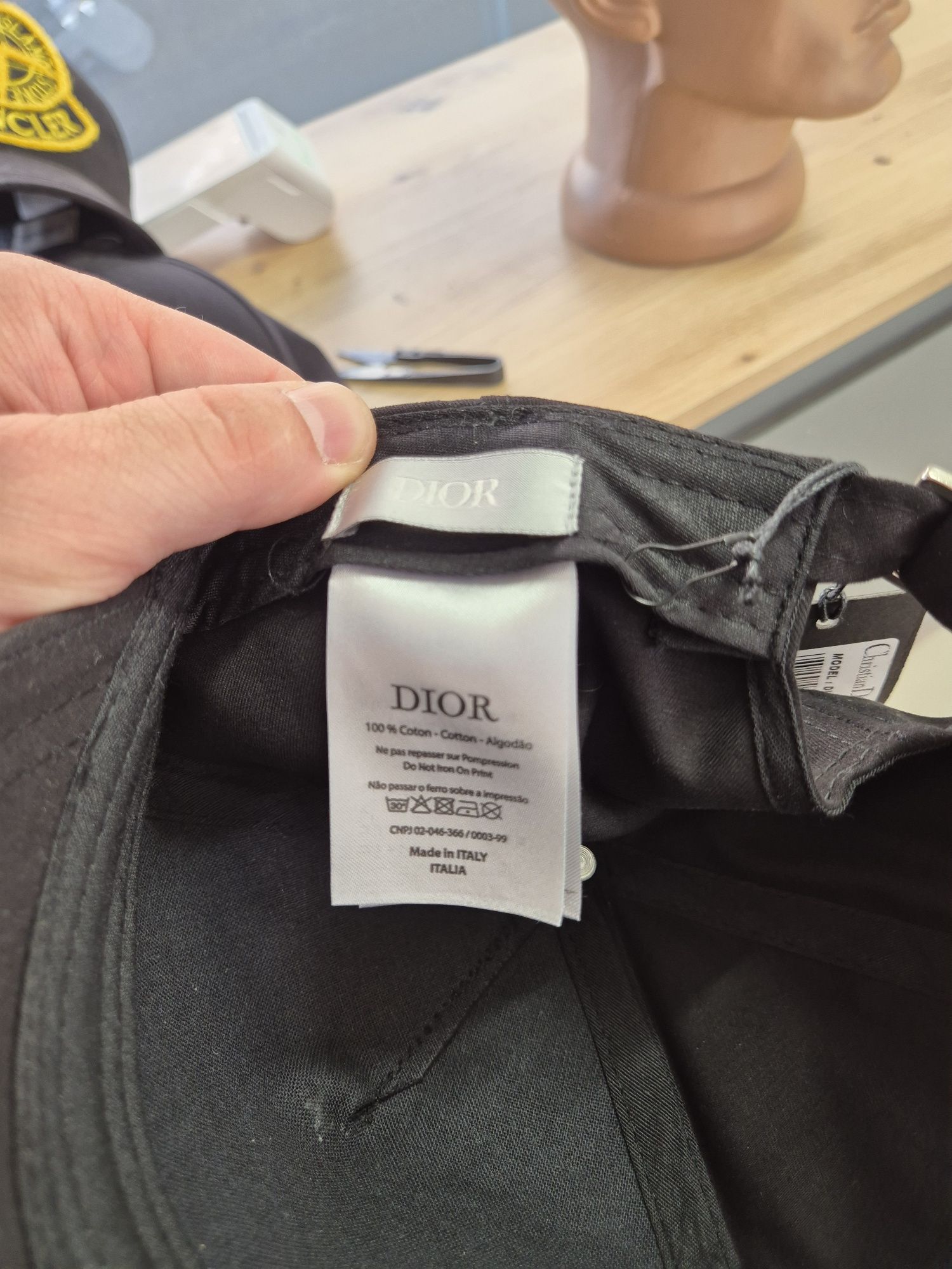 Кепки One size, Dior,Celine, є декілька варіантів