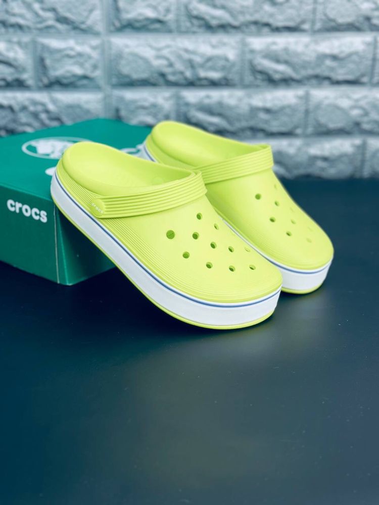 Женские яркие кроксы мягкие ужобные шлепанцы crocs салатовые