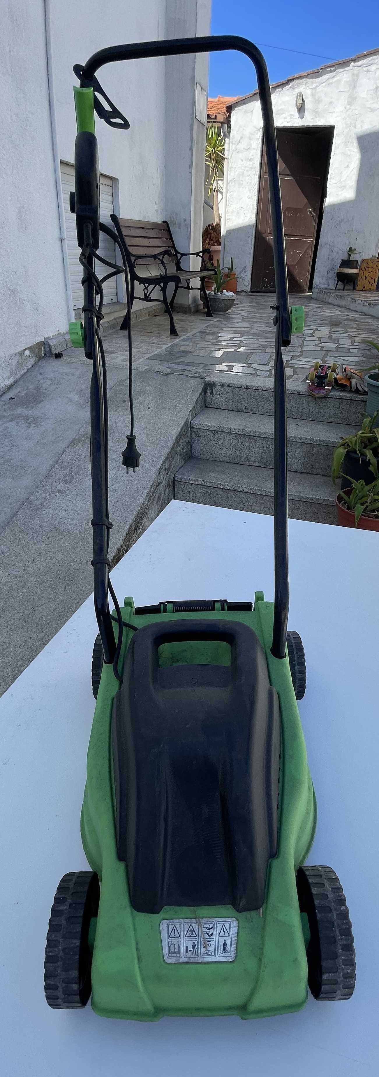 Máquina de Cortar Relva