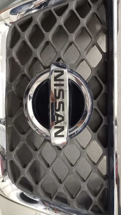 Nissan Navara Przedni Grill Atrapa 310EB400