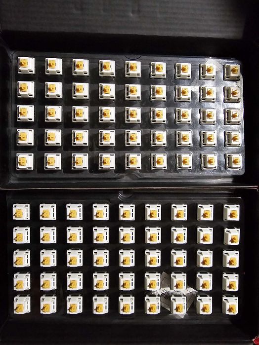 Akko Penguin Silent Switch Тихі тактильні свічі та фіолетові кейкапи