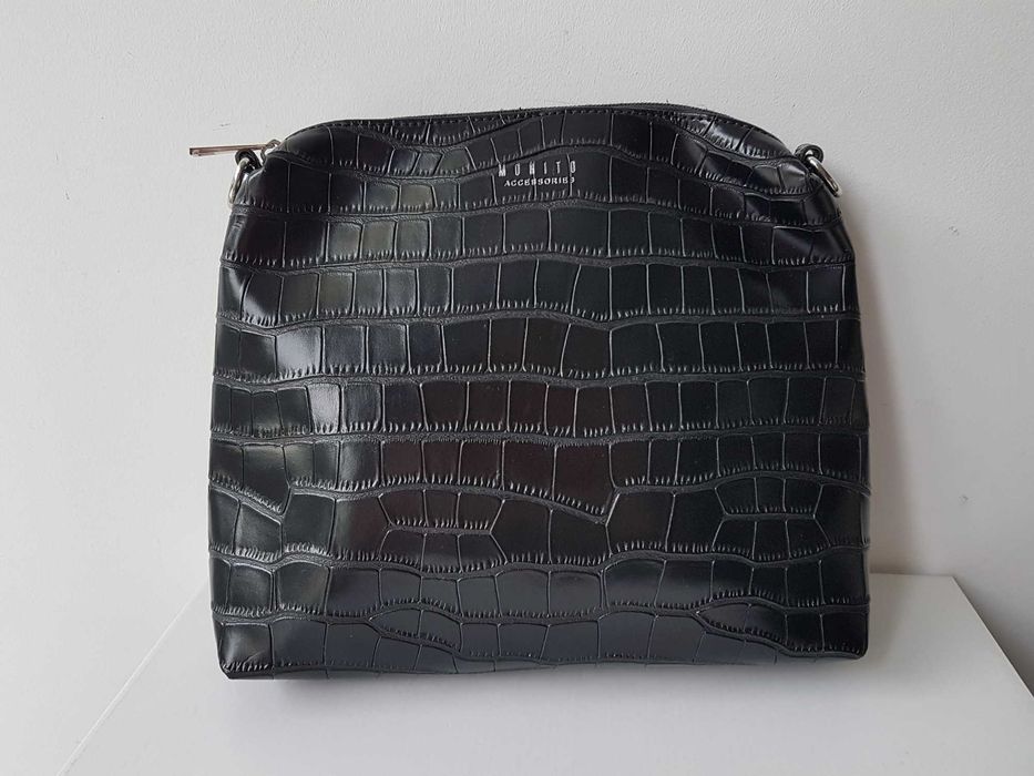 MOHITO ACCESSORIES czarna skórzana kosmetyczka faktura skóry węża