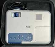 Projektor NEC VT560