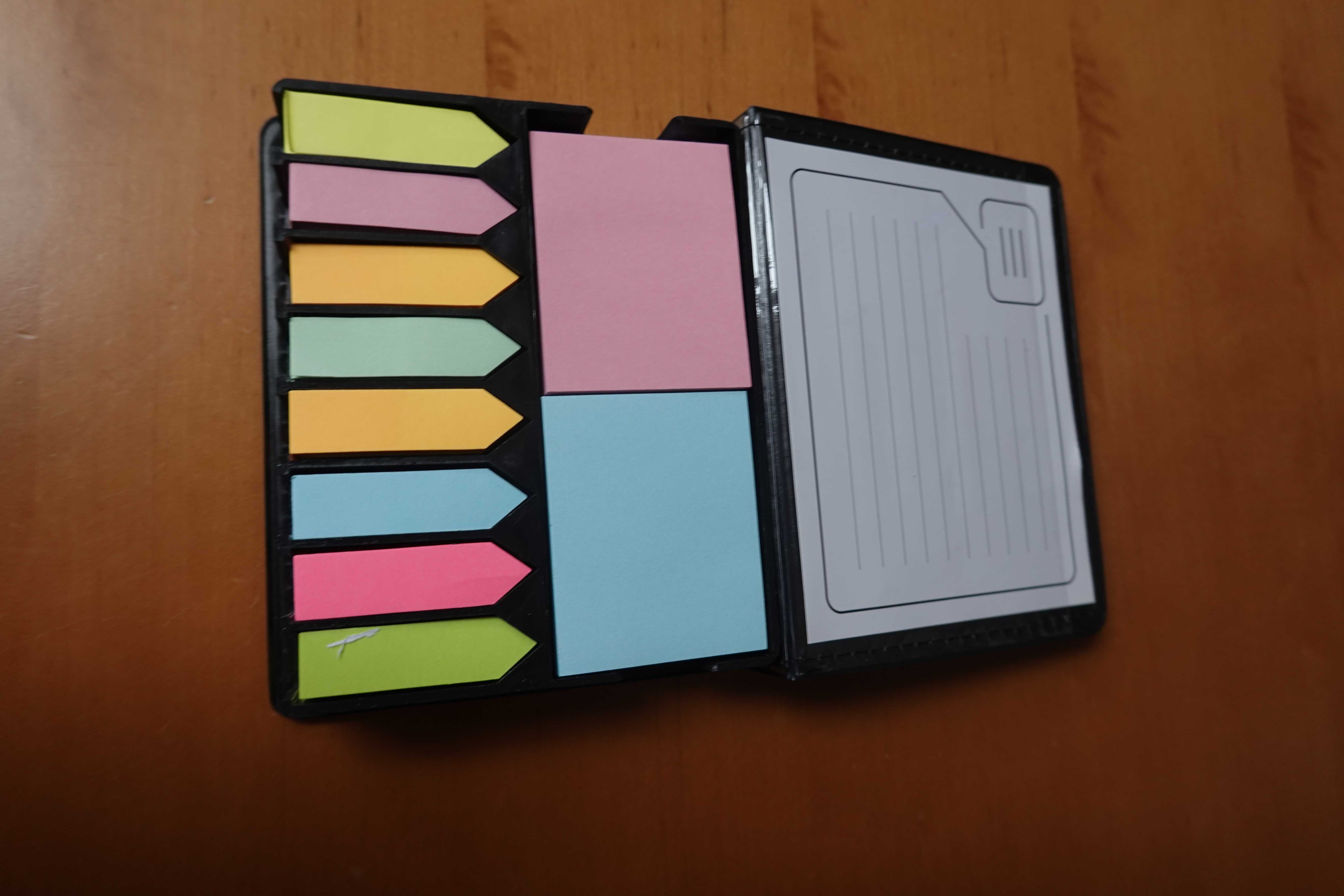 Kolorowe karteczki z zakładkami indeksującymi w eleganckim pudełku