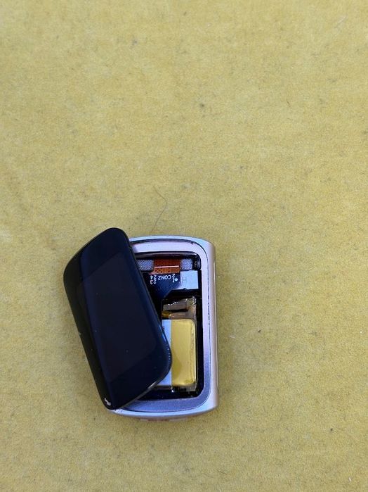 smartband fitbit charge 5 beżowy uszkodzony opis