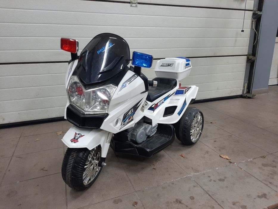 Motor policyjny na akumulator