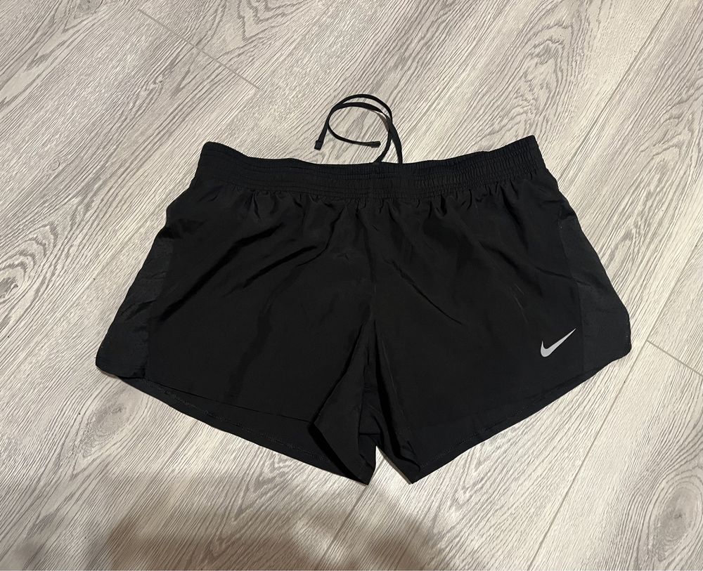 Nike жіночі чорні шорти