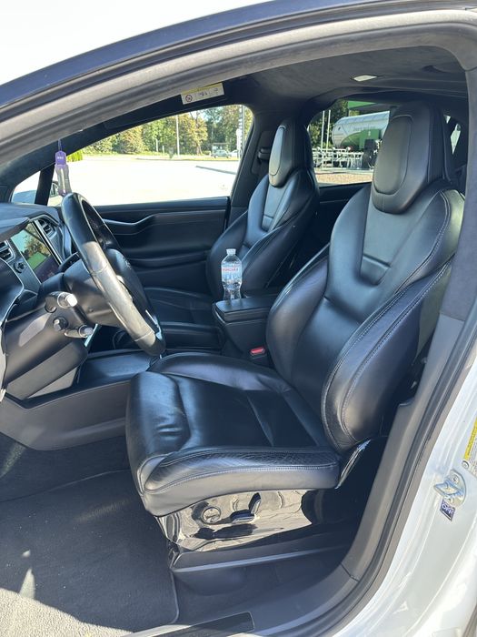 Tesla Model X 90D Європа