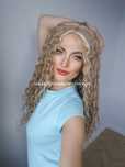 Peruka LACE FRONT karmelowy blond pasemka afro loki włosy na co dzień