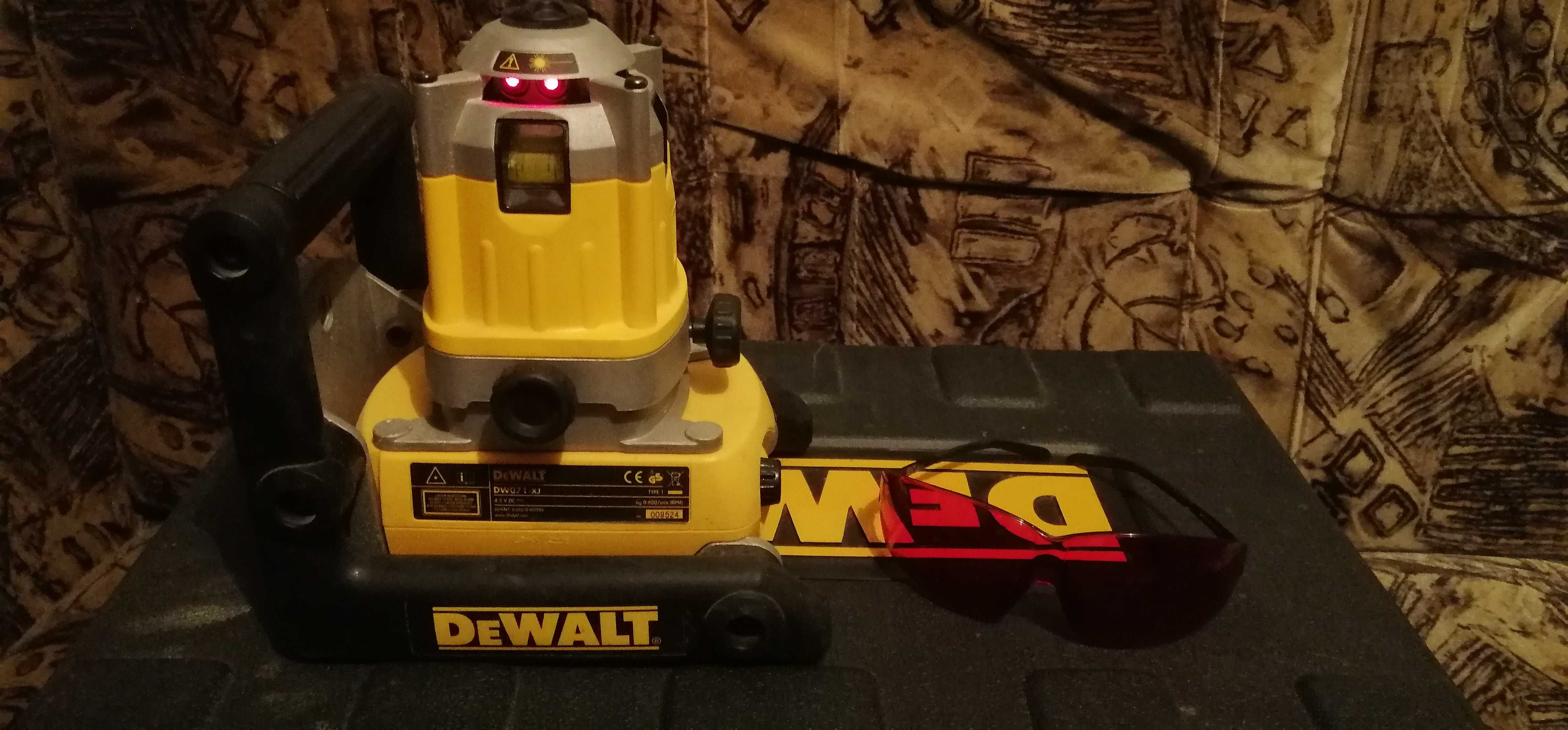 Лазерный рівень DeWALT