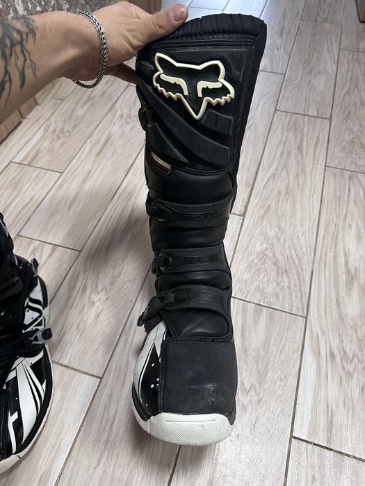 Мото боты фокс, левый ботинок чуть поврежден