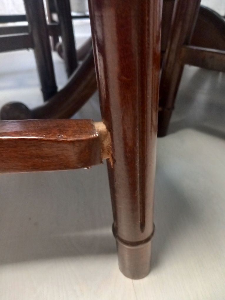 Mesa está variadas atenção nas fotos.