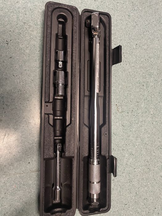 Комплект. Гайковерт. Донкрат. Ключ.