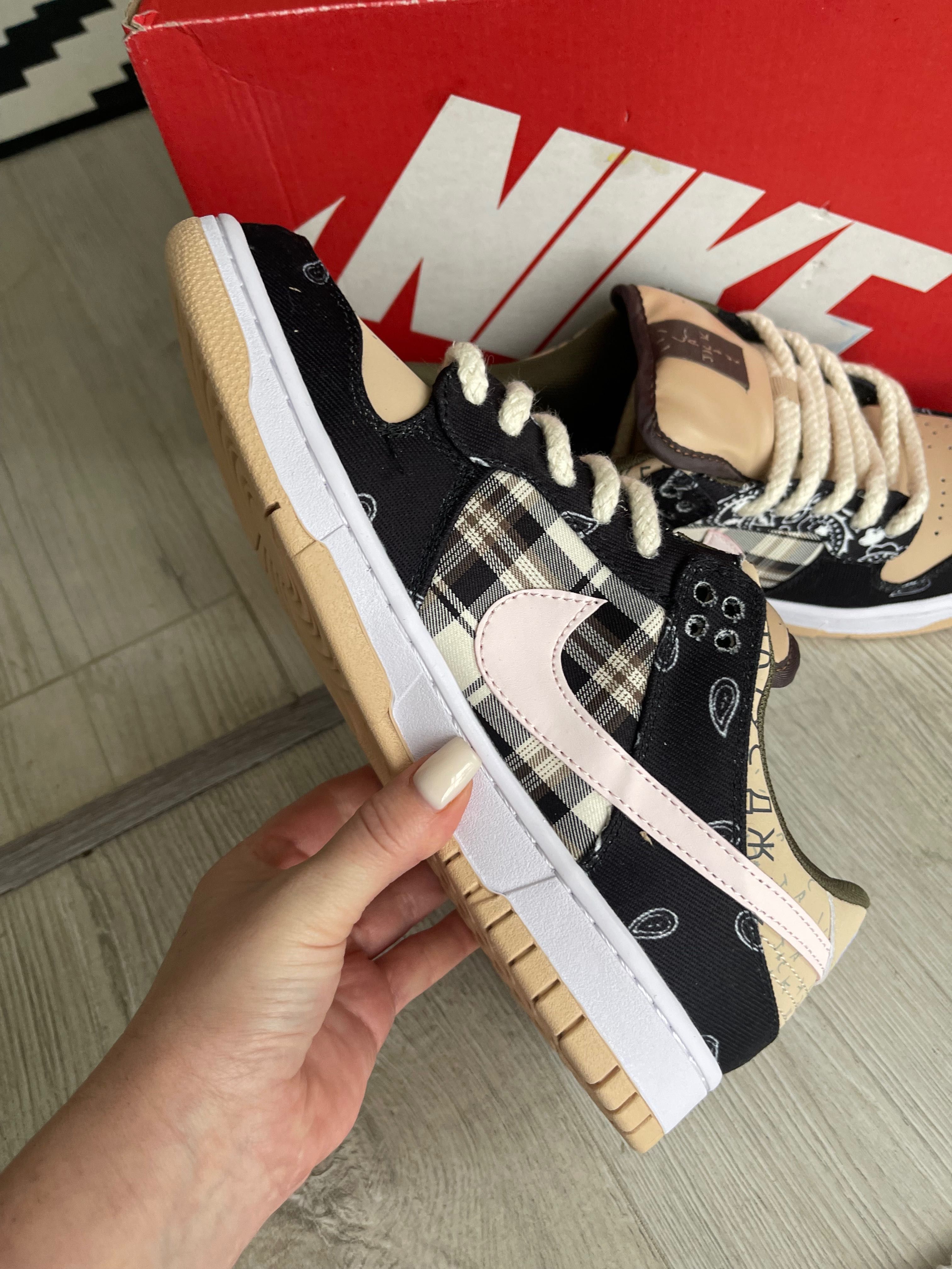 Buty Nike SB Dunk x Travis Scott