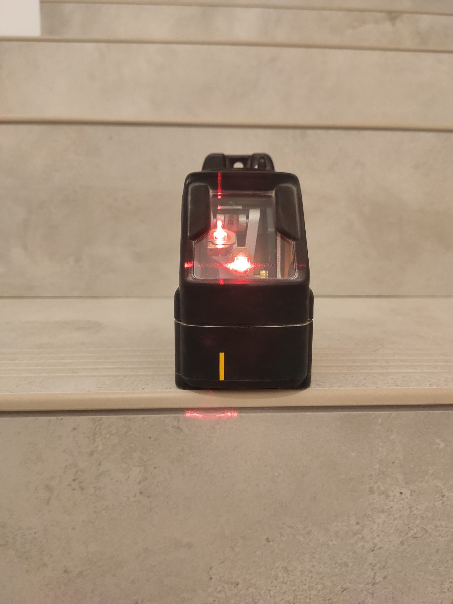 Laser krzyżowy DeWalt