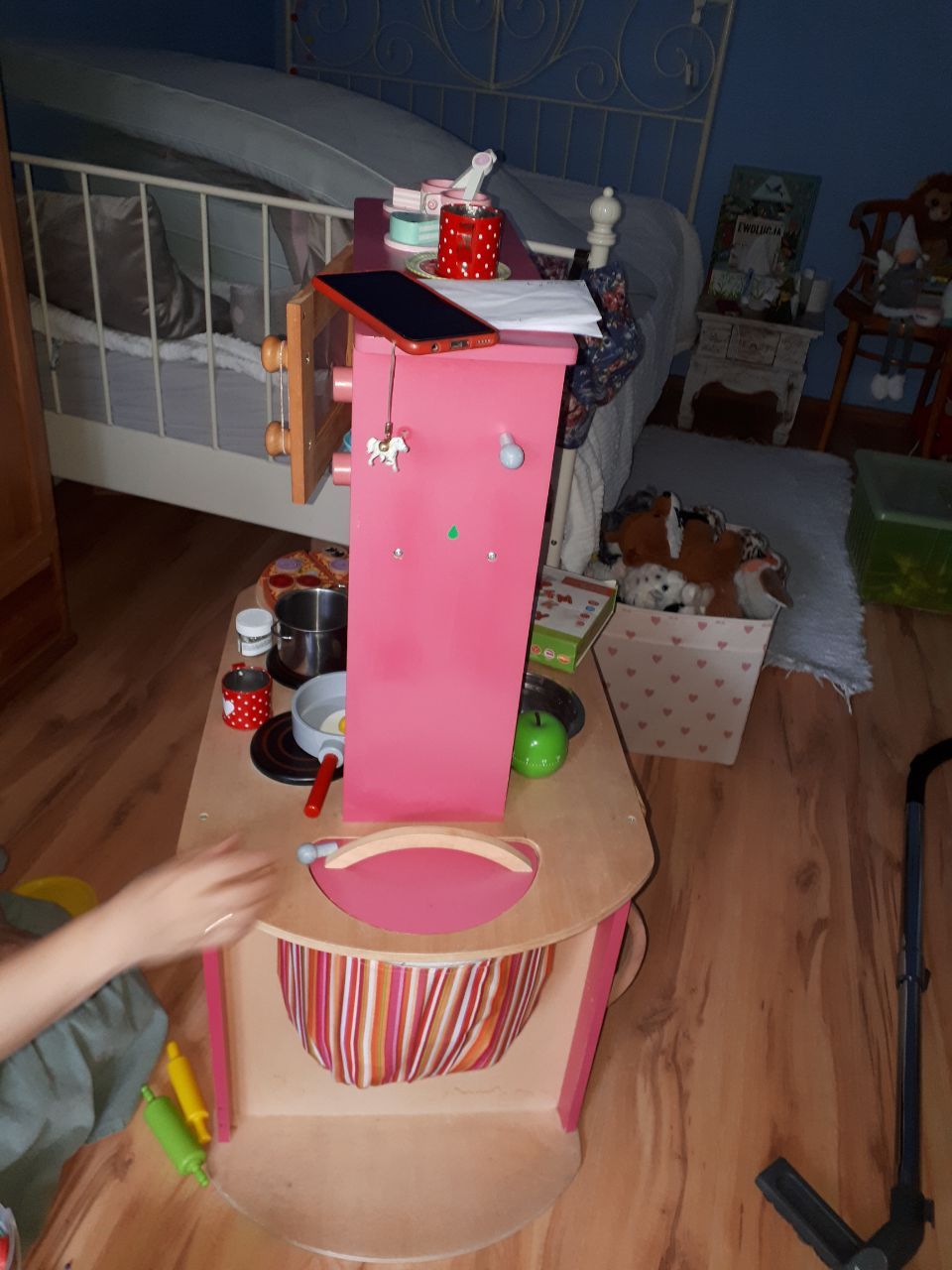 Kuchenka drewniana typu wyspa z akcesoriami