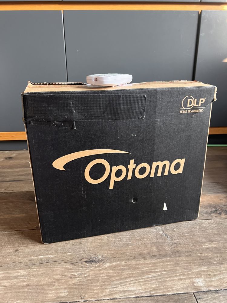 Projektor Optoma HD27e + ekran projekcyjny Optoma DS 9092PWC