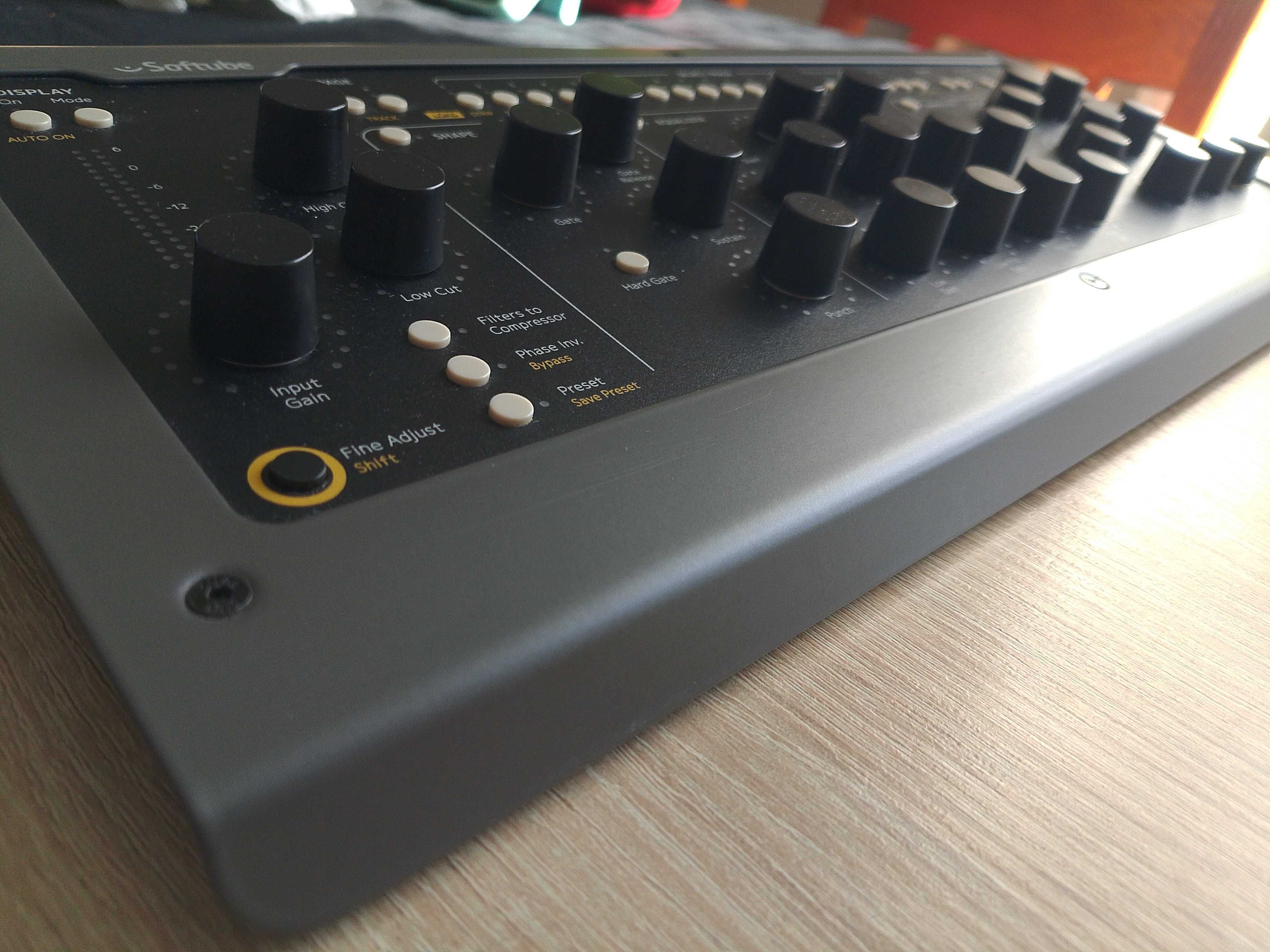 Kontroler Softube Console 1 Mk 2 + stojak - orginalne opakowanie