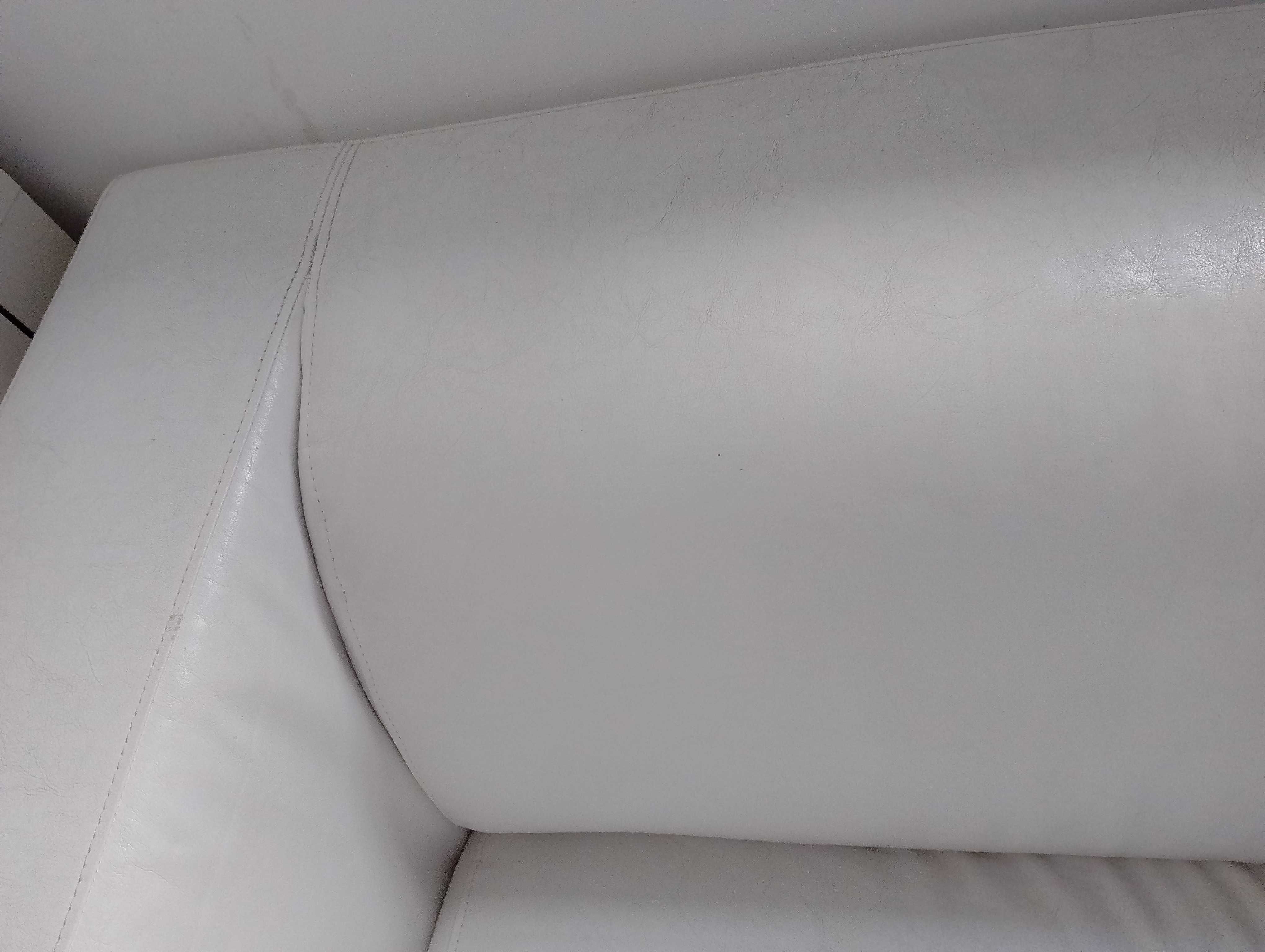 White Leather Sofa, 3 seater. Soft seating. Design contemporâneo.