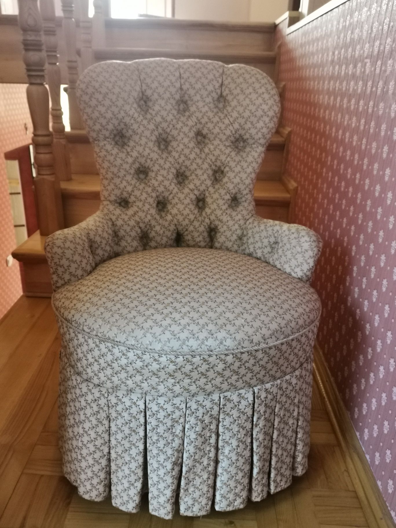 Fotel bardzo elegancki