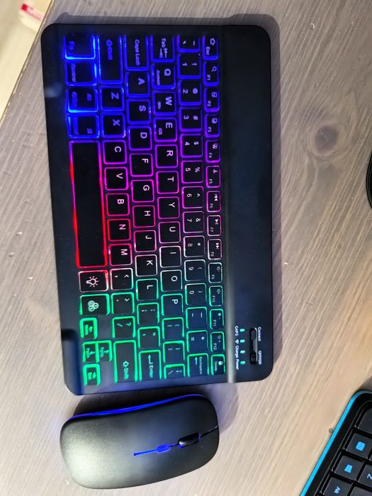 Klawiatura bezprzewodowa z myszka na akumulator usbC podświetlana