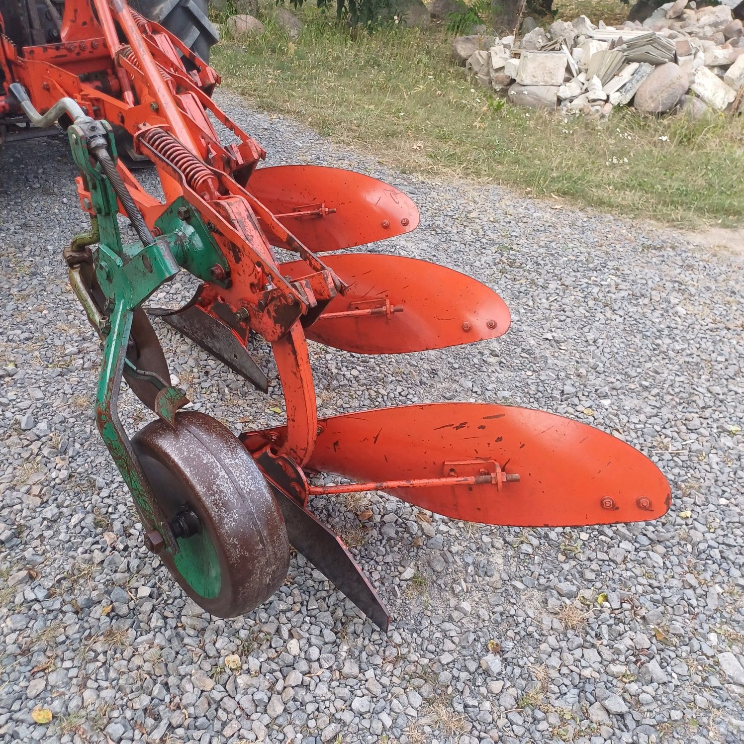 Pług pługi kverneland lemken kuhn pottinger  rabe unia sprężyna resor