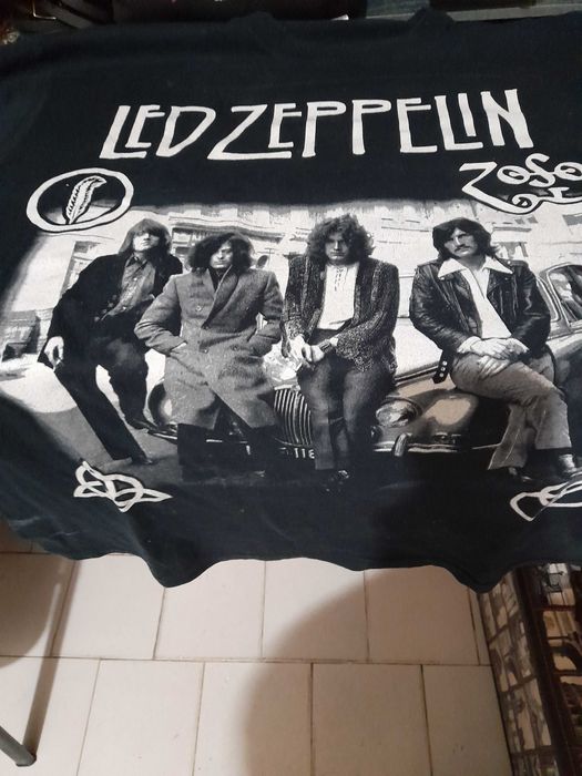 T-Shirt Rara dos Led Zeppelin tamanho XL preta.